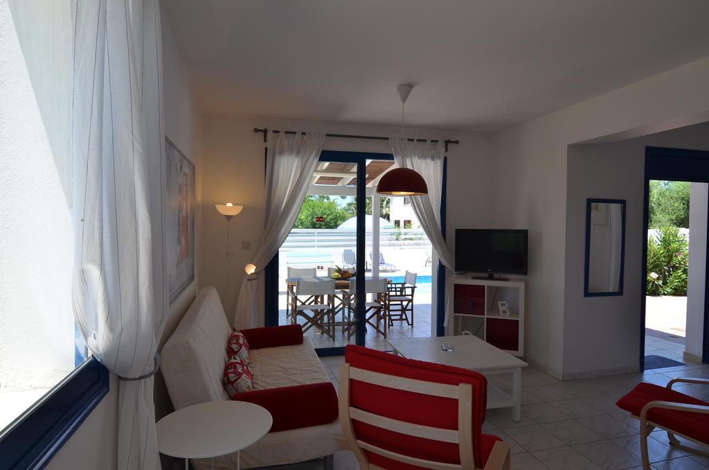 Sea Breeze Villas Argáka Szoba fotó