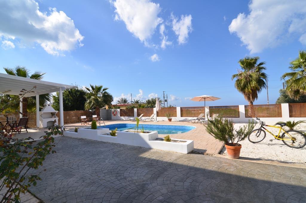 Sea Breeze Villas Argáka Szoba fotó